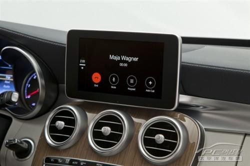全新奔驰C级专属苹果CarPlay的系统设计