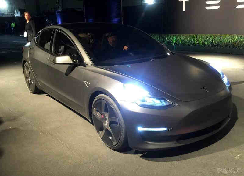 最火的车_17款日产途乐Y62中东版顶级越野车