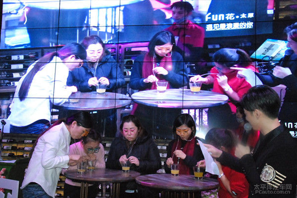 太平洋客户网太原站女生答谢圆满结束!图片汽车晗抱鹿图片