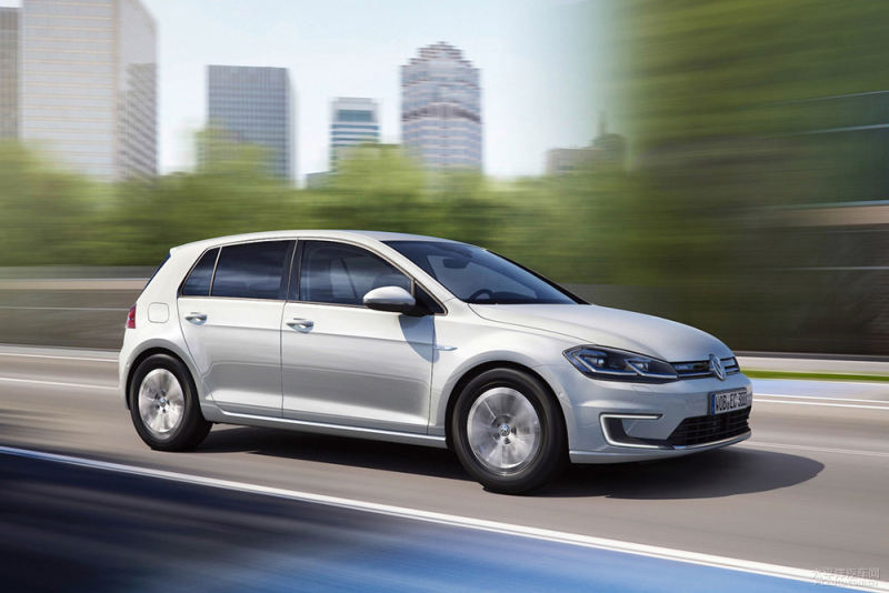 9069692_2017-volkswagen-e-golf.jpg